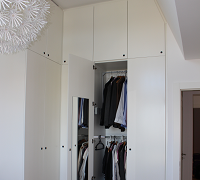 Foto: Schrank über Eck in Dachschräge