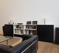 Foto: Sideboard mit Schiebetüren und Schubkästen
